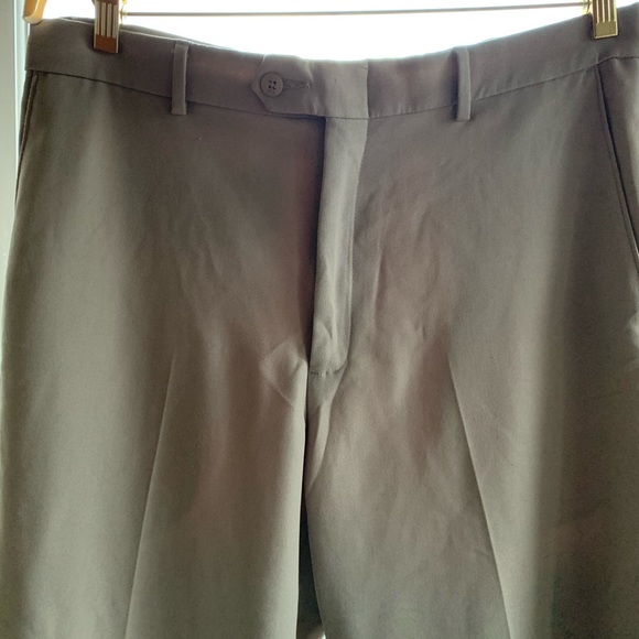 Pristine Haggar Men’s Khakis - Picture 2 of 4